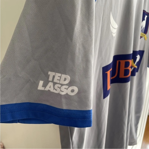 Ted Lasso FYC Press Kit Jersey - RARE - DubaiAir Season 1 (Medium) - Picture 5 of 5